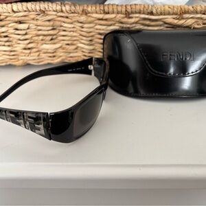 FENDI FS300 001 Black Sunglasses